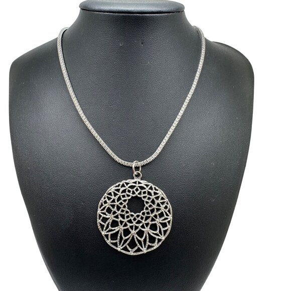 Necklace Pendant & Earrings Women Set Filigree Circle Silver Tone - Picture 2 of 16